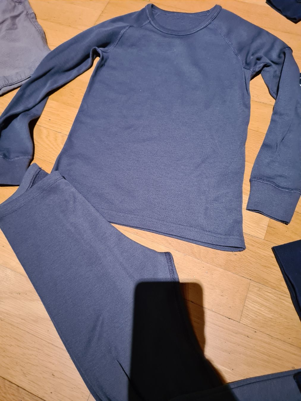 Lotti & Set di vestiti: thermo Unterwäsche,pyjama,pulli,Shirts gr.128 – Usato da Ferden venduto da jemyce 1