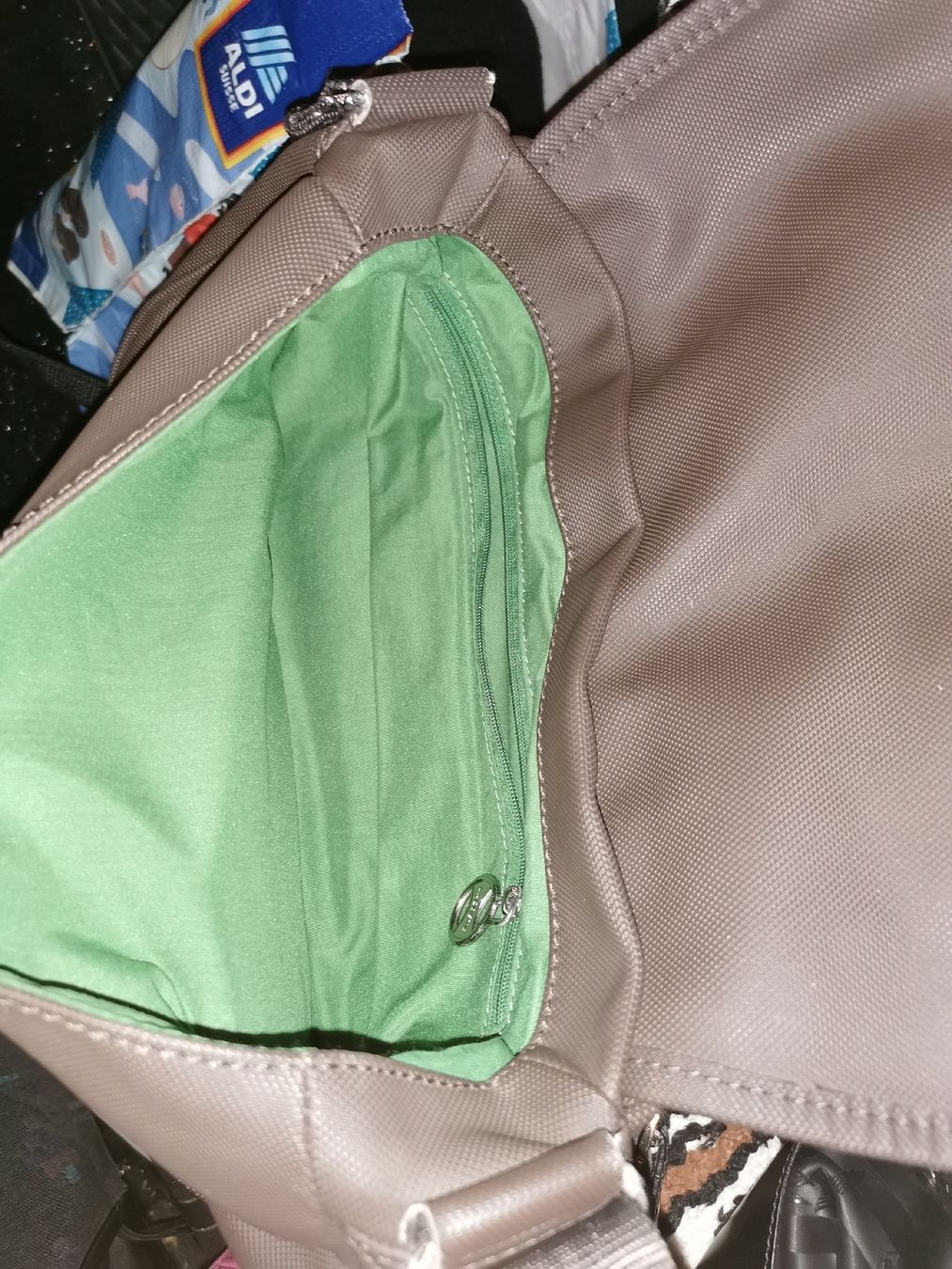 Lacoste Taschen für Damen: Lacoste Handtasche Braun – Gebraucht aus Cham von julayla 6