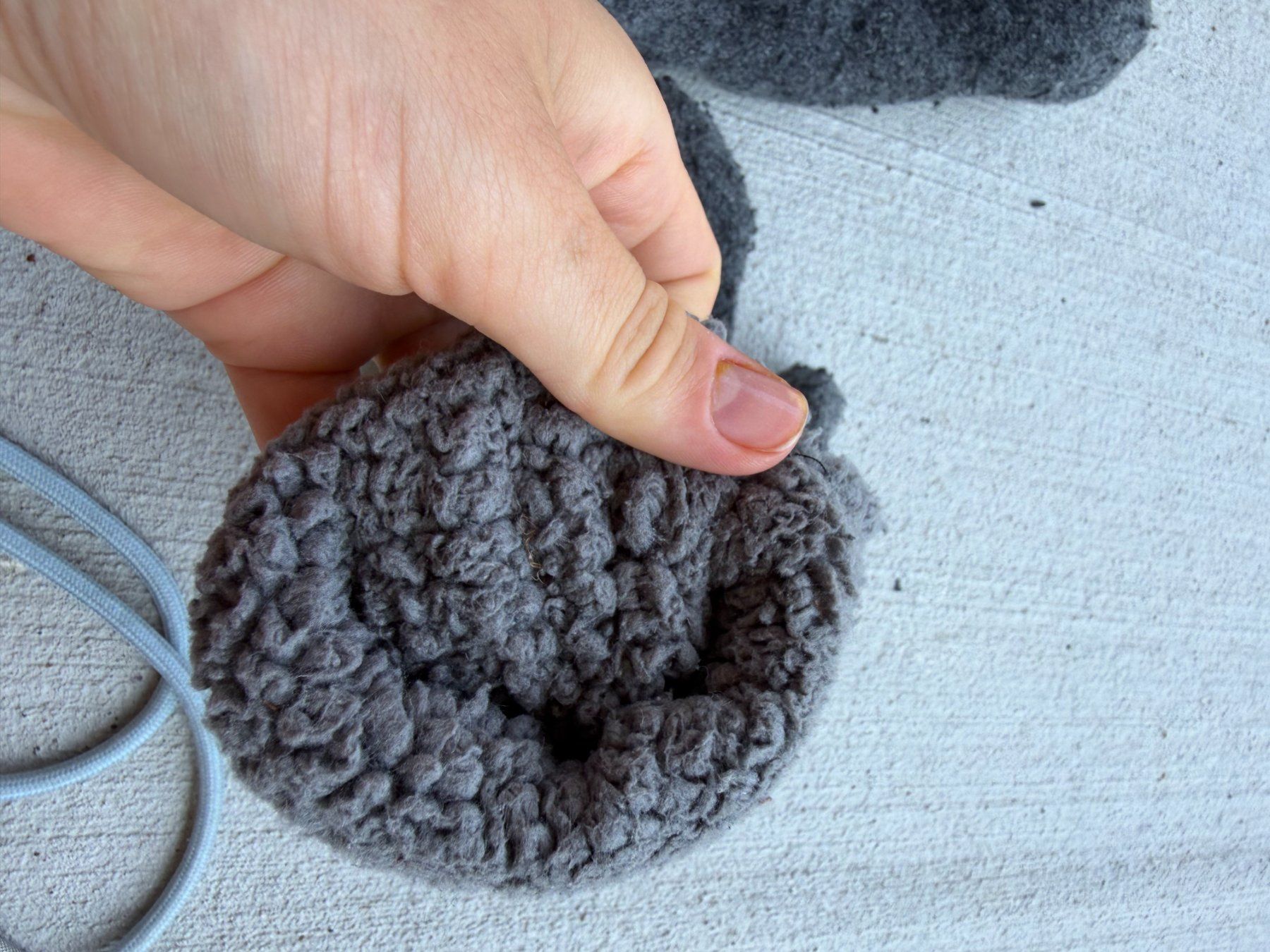 Gants & mitaines : Handschuhe Filz dunkelgrau mit Perlen – D'occasion à Riehen par ann_76jw 3