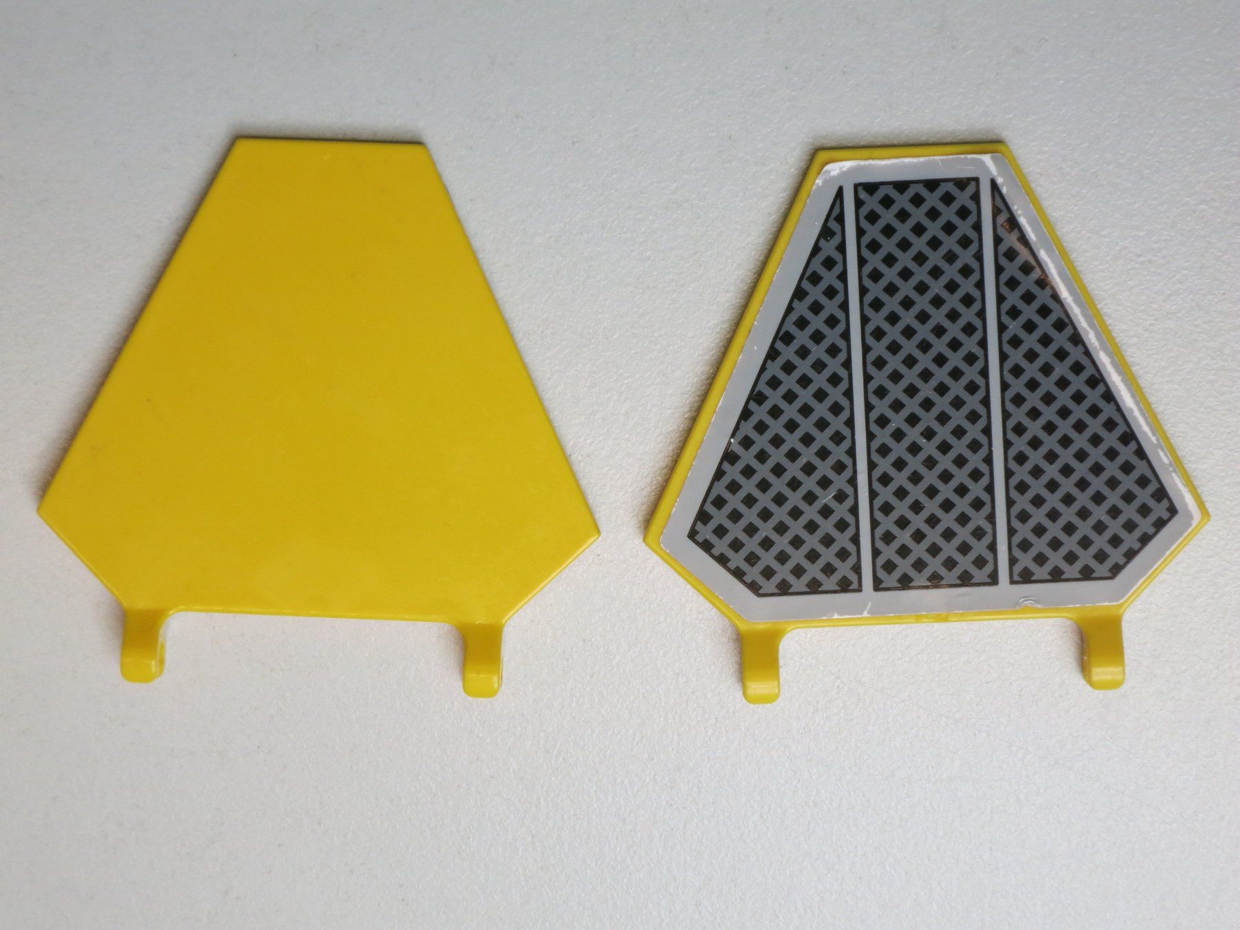 Lego Kit di costruzioni: Lego Hexagonal 5x6 gelb 2 Stück – Usato da Gundetswil venduto da Andy56217