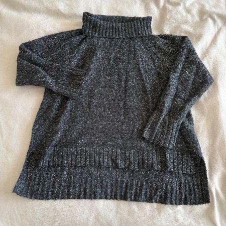 Cozy Dark Grey Turtle Neck Sweater for Autumn/Winter! Size L