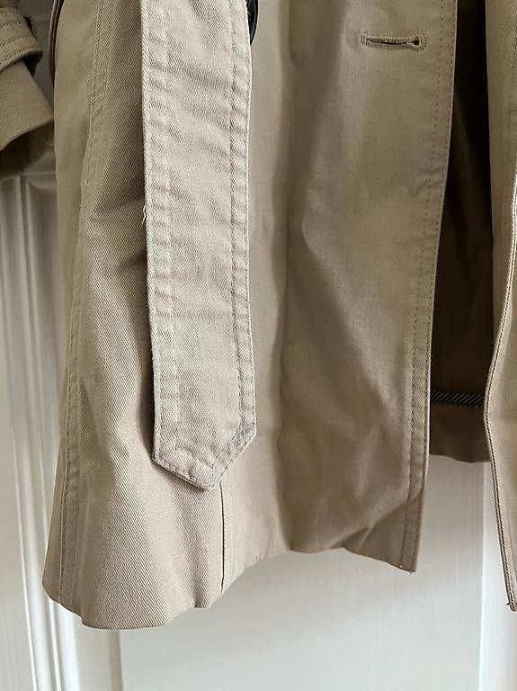 Cappotti: Trenchcoat MANGO Gr. S – Usato da Bern venduto da tan_2rrh 4