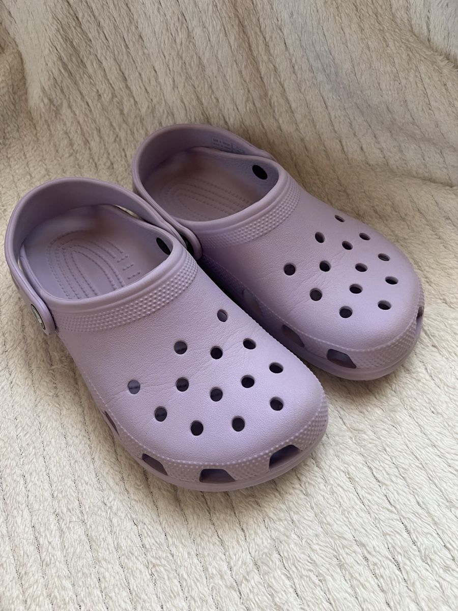 Crocs Schuhe für Mädchen: Crocs J3 34 35 – Gebraucht aus Grindelwald von shuanita 1