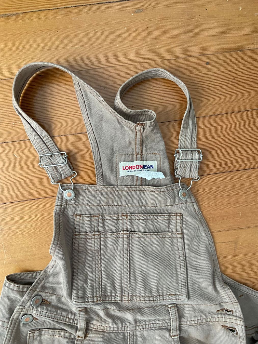 Pantaloni: Vintage braune Latzhose – Usato da Niederrohrdorf venduto da Lou_9hq6 2
