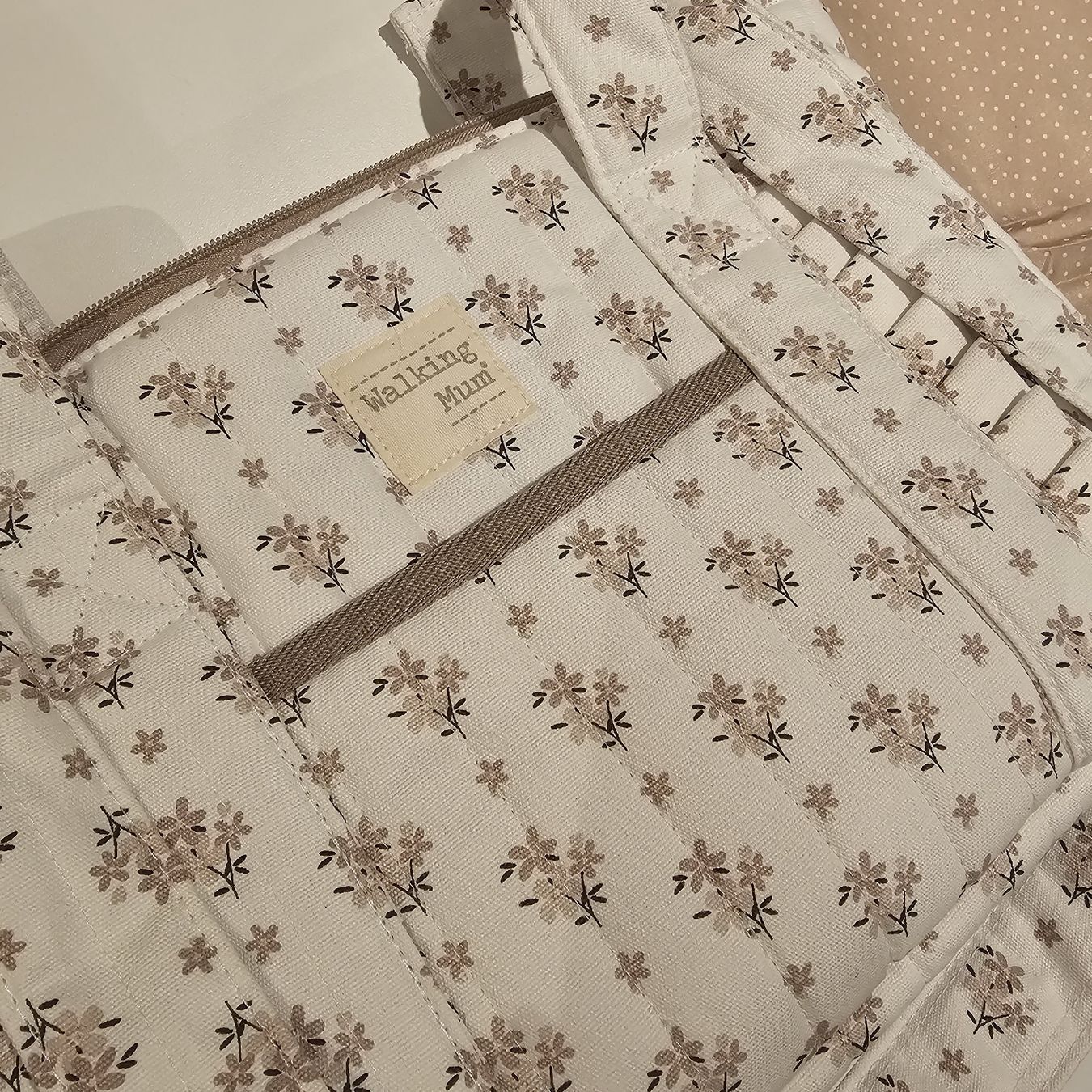 Wickeltisch & Zubehör: Sac à langer Walking Mum fleuri + matelas à lang – Neu (gemäss Beschreibung) aus Sornetan von T.a333 1