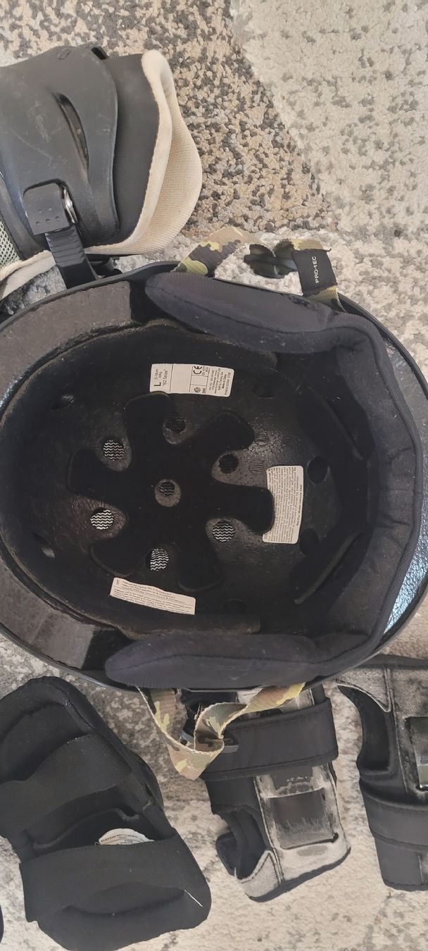 Decathlon Pattini in linea & Pattini a rotelle: Roller Decathlon 40 casque pro- tec t L + protection – Usato da Vevey venduto da obi_n8zc 2