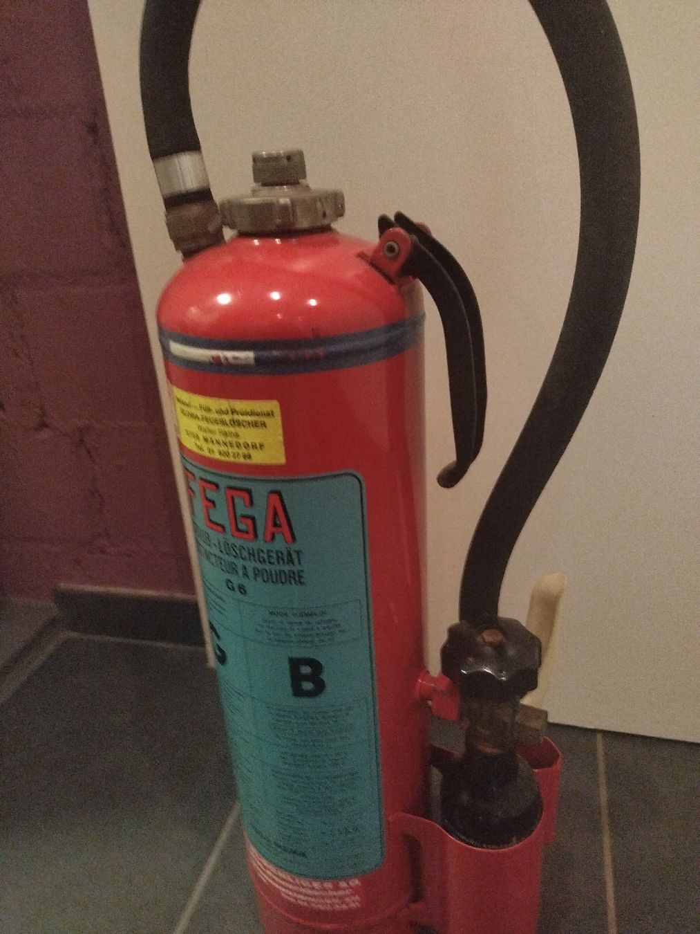 Feuerlöscher: Antiker Feuerlöscher – Gebraucht aus Rüti ZH von Lux05 3