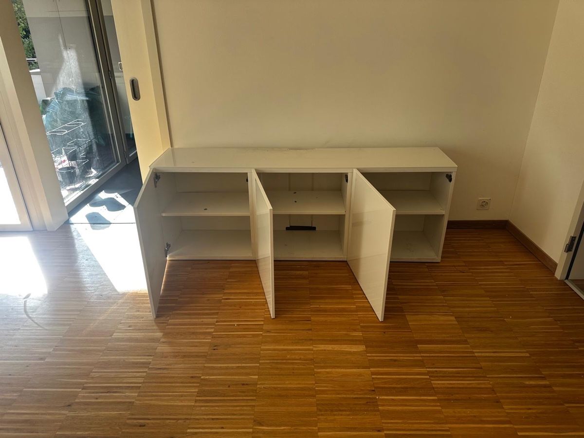 Ikea Mobili TV: Sideboard weiss mit einer Glasplatte – Usato da Zürich venduto da kar_ytx2 1