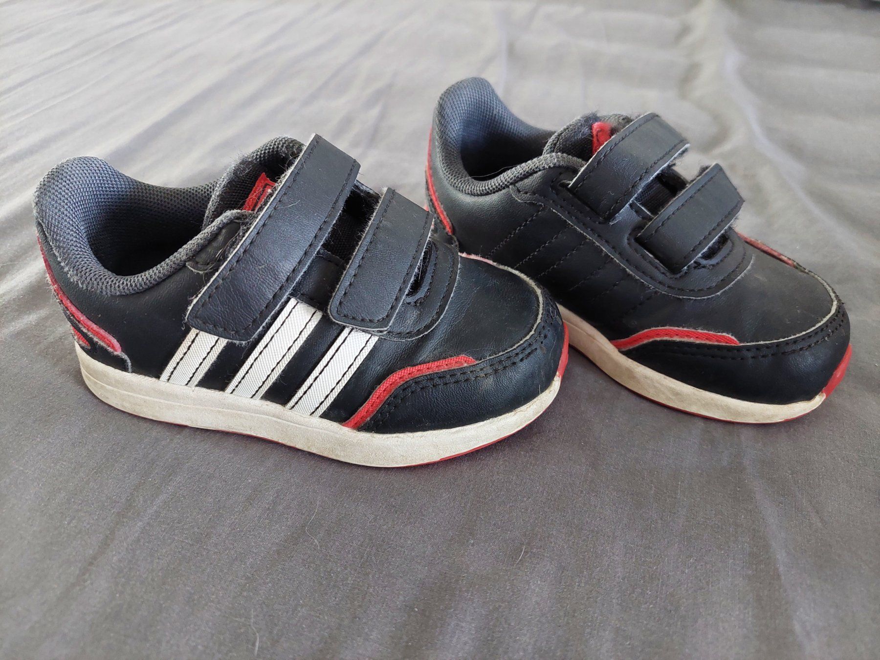 Adidas Scarpe da uomo: SCHWARZE ADIDAS TURNSCHUHE GR. 22 – Usato da Münchenstein venduto da Strupfi 1