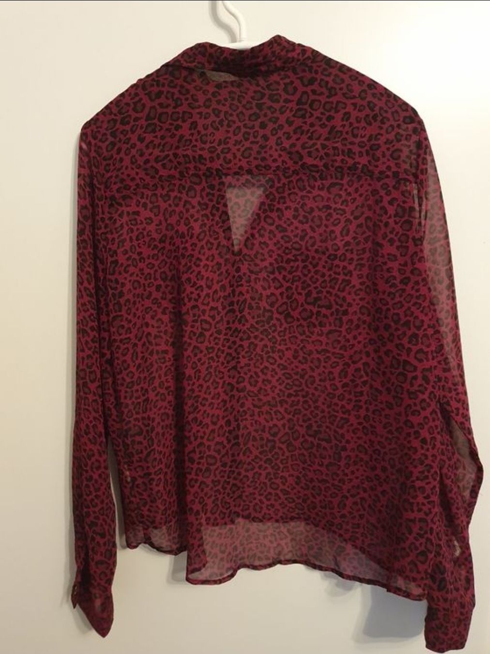 Blusen: Transparente Bluse, Leo-Muster, tief-dunkles pink, Gr. 42 – Gebraucht aus Bern von christiane_pr 1