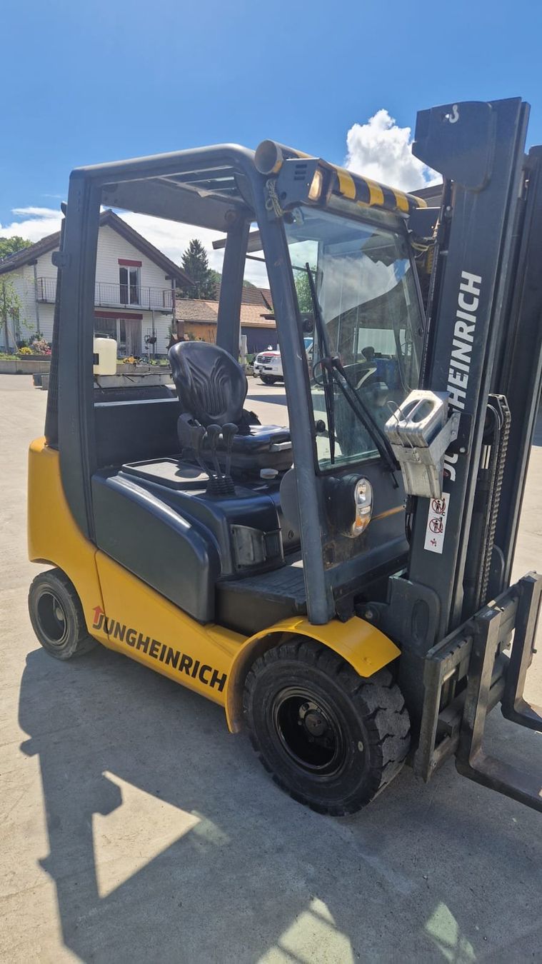 Gabelstapler & Hubwagen: Gegengewichtsstapler Jungheinrich DFG 320 – Gebraucht aus Büren an der Aare von rentus 2