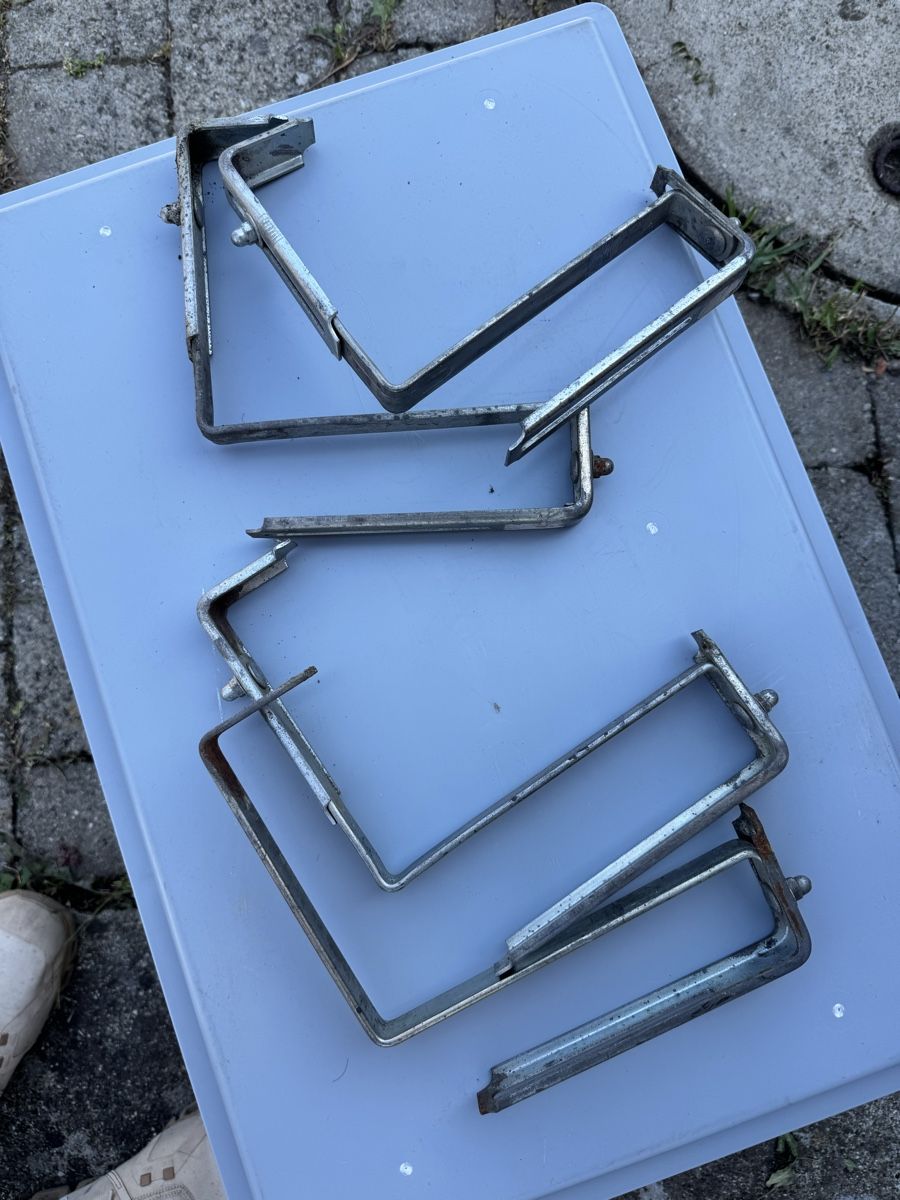 Kit di costruzioni: Garden Tool Hanger Brackets 4 pcs used metal – Usato da Seuzach venduto da Wolf936 1