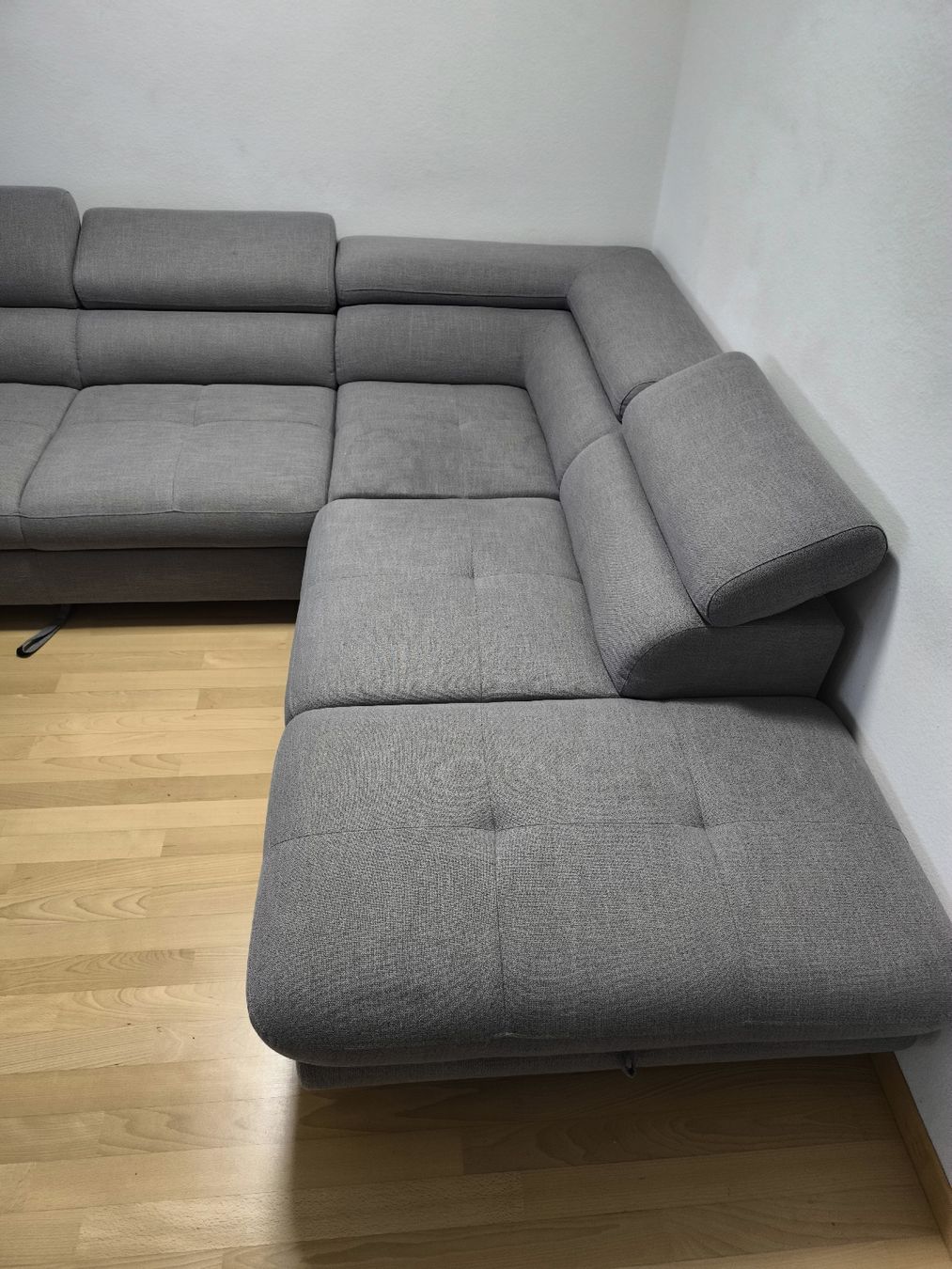 Divani: Ecksofa grau mit Bettfunktion und Stauraum – Usato da Neuendorf venduto da No96Am 2