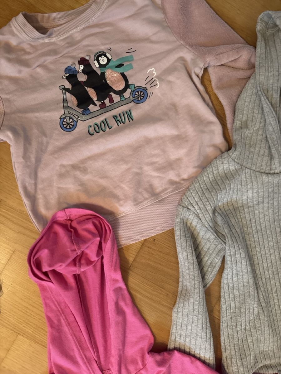 Lotti & Set di vestiti: 3 Mädchen Pullover 134 – Usato da Wädenswil venduto da dor_ddx7 1