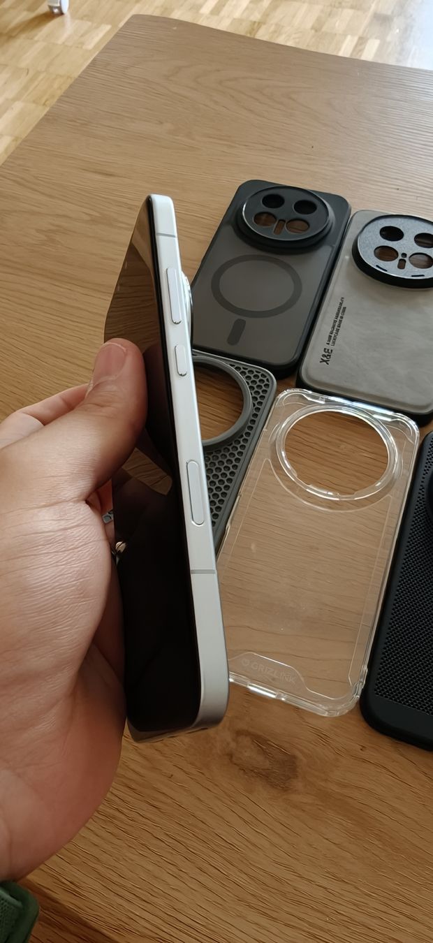Honor Portables: Honor Magic 8 Pro 12/512GB Silver GLOBAL mit E-Sim & Google – D'occasion à Bachenbülach par SabriP 4
