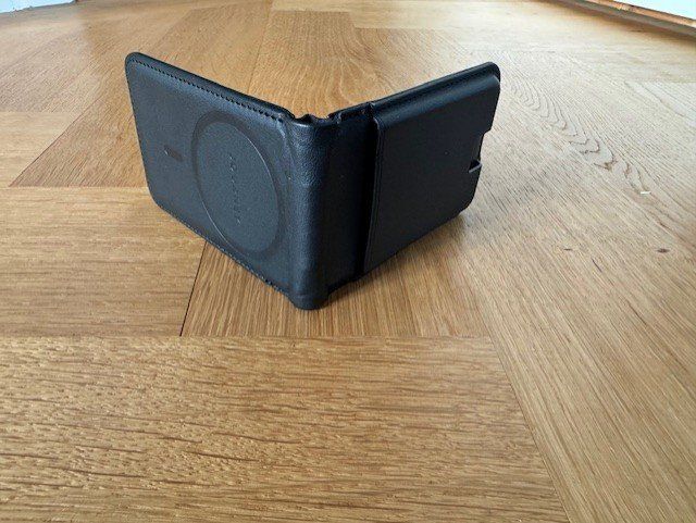Altro in  Abbigliamento & Accessori: Journey Loc8 Kartenetui u. Handy-Ständer inkl Tracker – Nuovo (secondo la descrizione) da Aarau venduto da Sasa75