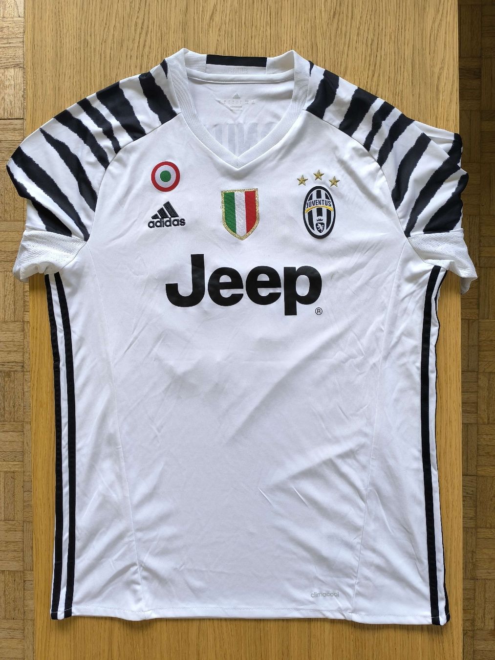 Juventus Leibchen & Hosen: Juventus Turin Trikot L – Gebraucht aus Zürich von