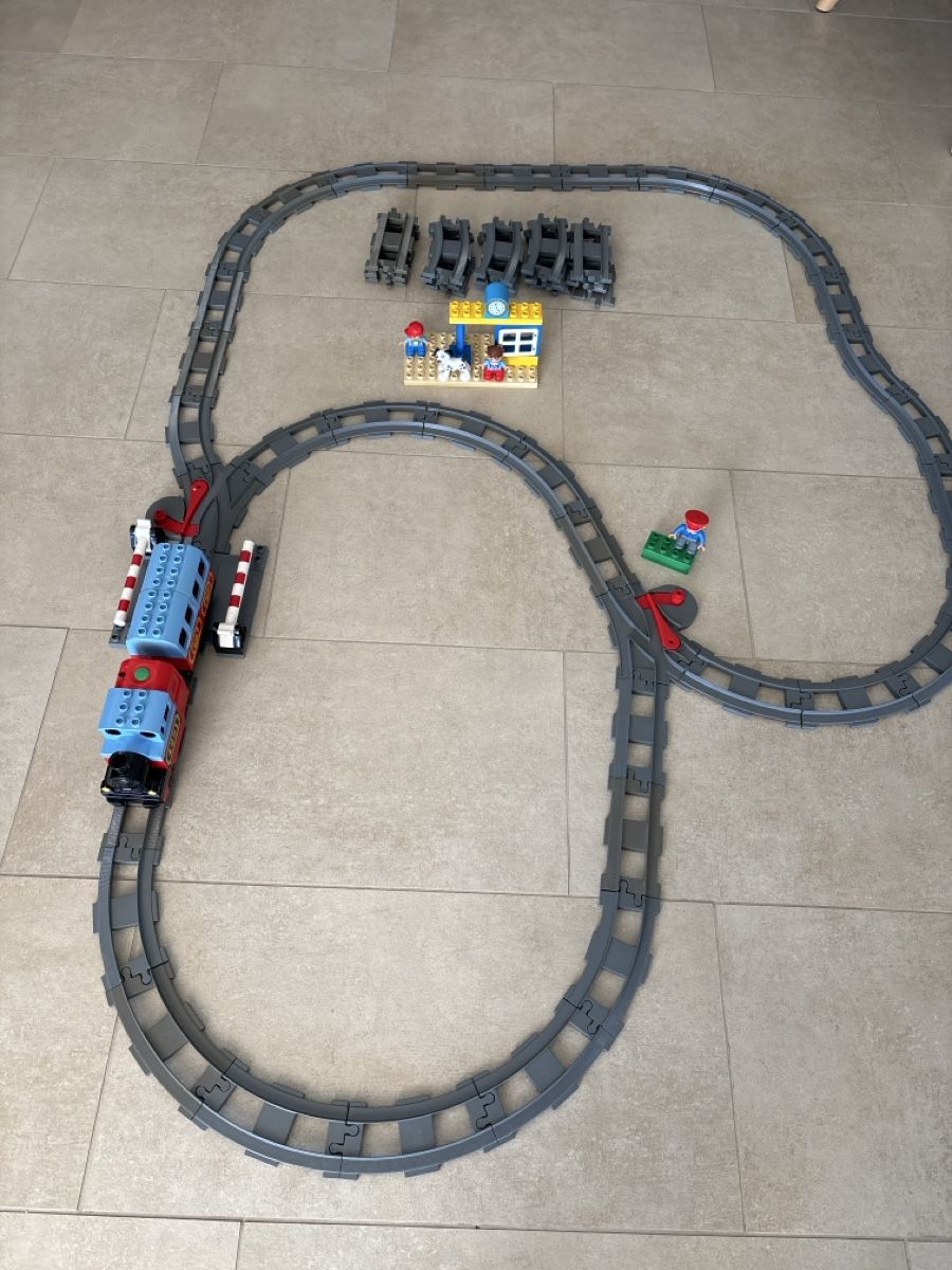 Lego Kit di costruzioni: Train Lego Duplo avec rails – Usato da Lausanne venduto da pabernard