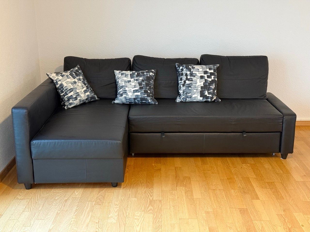 Ikea Sofas: Eckbettsofa IKEA Friheten – D'occasion à Bern par ZigaD 1