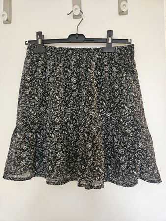 Jupe courte Only motif floral noir taille M bon état