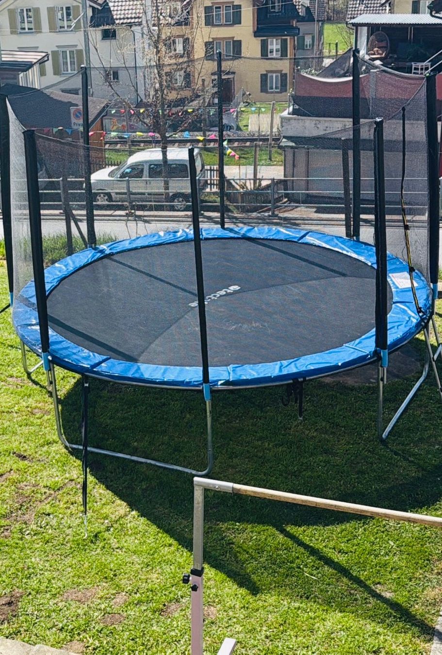 Trampolini: Trampolin mit Sicherheitsnetz – Usato da Herisau venduto da Ochsi6 1