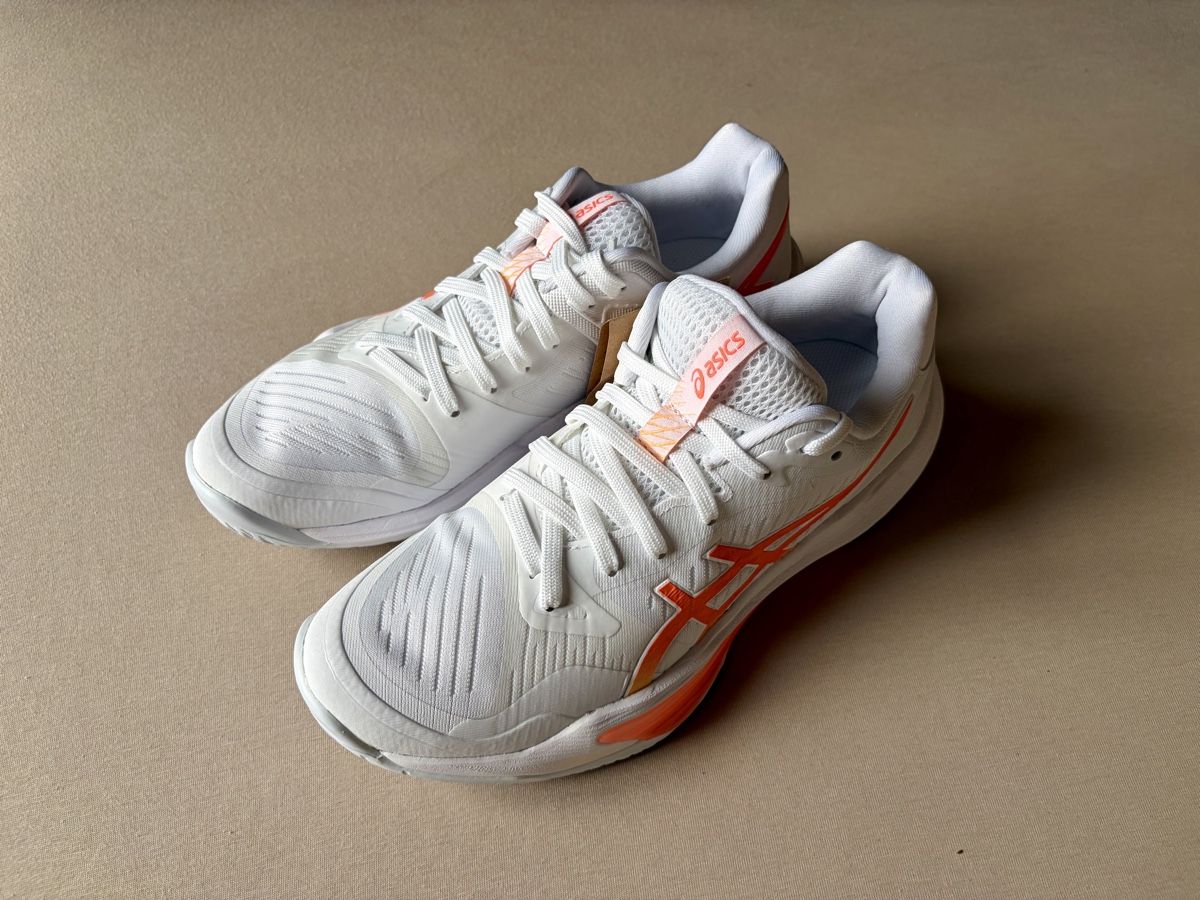 Asics Scarpe da donna: NEU Asics Elite Sky Elite FF 3 Hallenschuh – Nuovo e nell'imballaggio originale da Busswil BE venduto da Ludmilleli