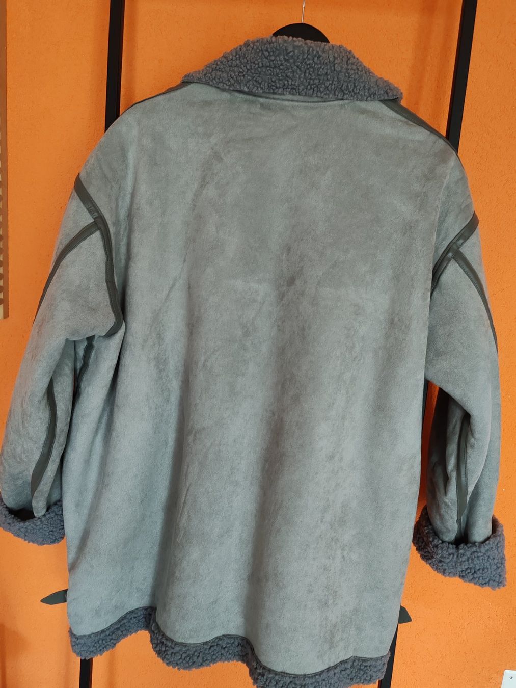 Giacche: Neue, graue Kunstleder-Jacke – Nuovo (secondo la descrizione) da Egnach venduto da bgdo26 5