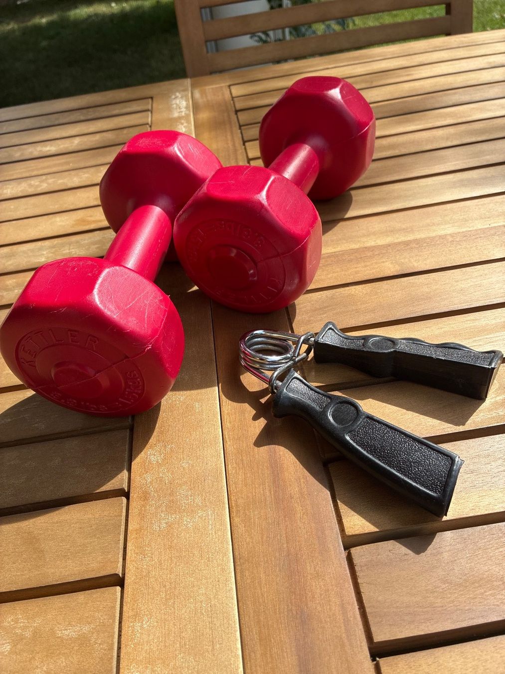 Poids & Haltères: Hanteln 1.5kg, 2 Stk & Handtrainer – D'occasion à Guntershausen par Gloominati 1