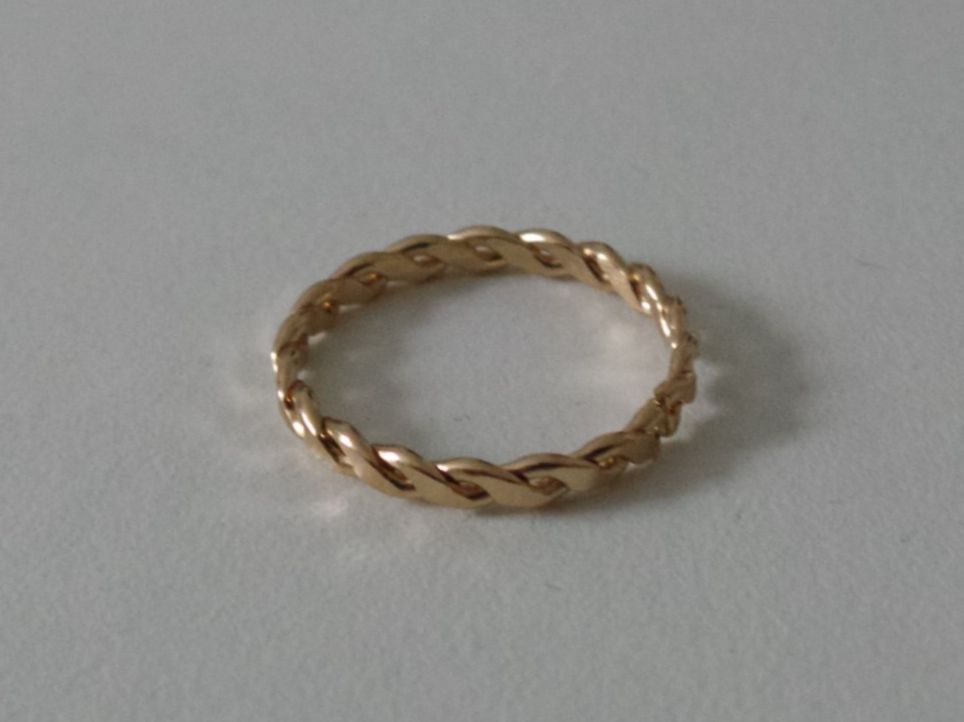 Bagues: Ring goldfarbig, verschlungene Stränge rundum, U54 – Neuf (Voir description) à Flamatt par Tattoo18