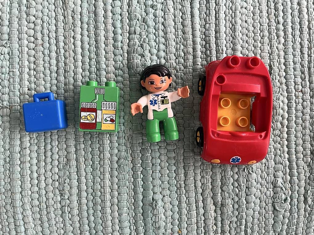 Lego Giocattoli: Lego Duplo Ärztin mit Auto, Set – Usato da Kirchberg BE venduto da qualle01 1