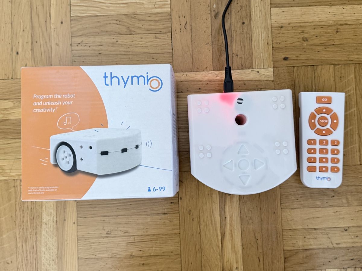 Console: Robot Thymio avec télécommande et boîte état neuf – Usato da Vessy venduto da Filippe1