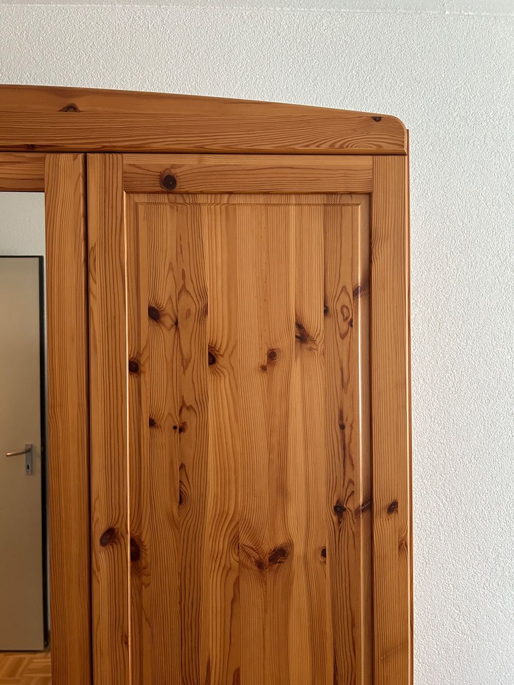 Armoires: Holz-Kleiderschrank – D'occasion à Zürich par erm_26gh 1