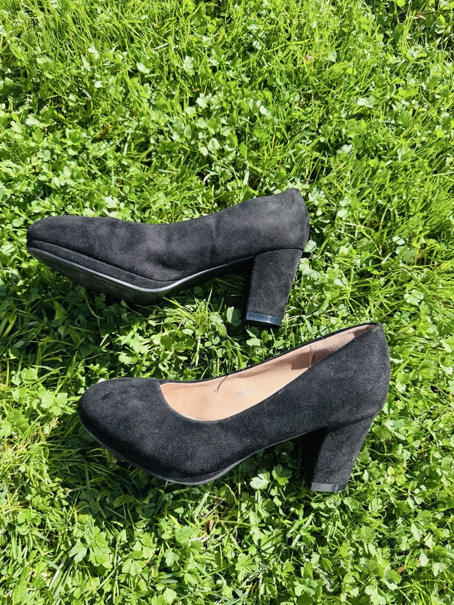 Scarpe da donna: Schwarze  Pumps Gr. 37 - Zeitlos & elegant! – Usato da Muotathal venduto da mianyc 2