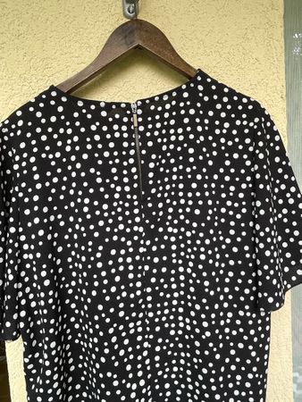Schwarze Damenbluse mit weissen Punkten Gr. 44