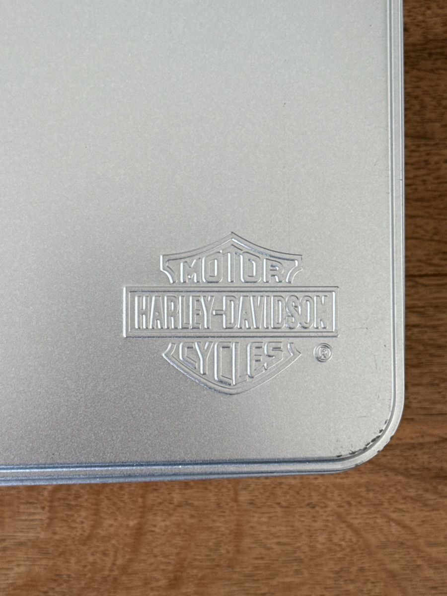 Sonstige Dekorationen & Accessoires: Harley Davidson Blechdose, Silber,18.5x18.5 cm – Gebraucht aus Birmenstorf AG von BIGD78 1