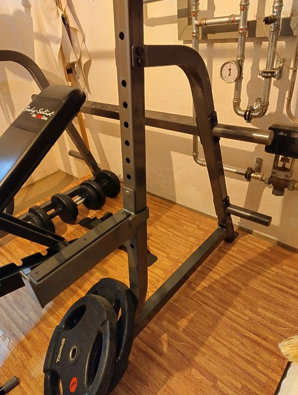 Hometrainer: Profi Hantelbank+ Multipress Rack etc. – Gebraucht aus Dättwil AG von Kleinaberfein 6