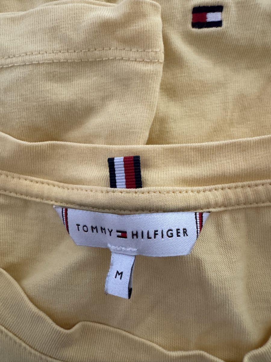 Tommy Hilfiger T-shirt: Tommy Hilfiger t-shirt – Nuovo (secondo la descrizione) da Bern venduto da emi_rcd5 3