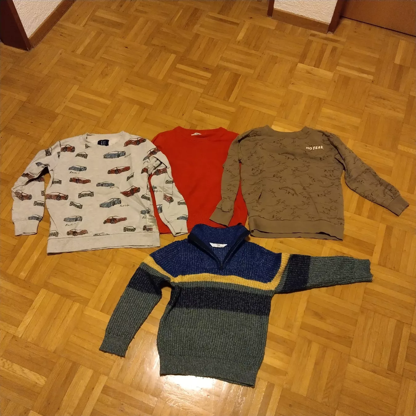 Lotti & Set di vestiti: 4 Kinder Pullover Set gemischt gebraucht 122 – Usato da Oberdorf NW venduto da niederj