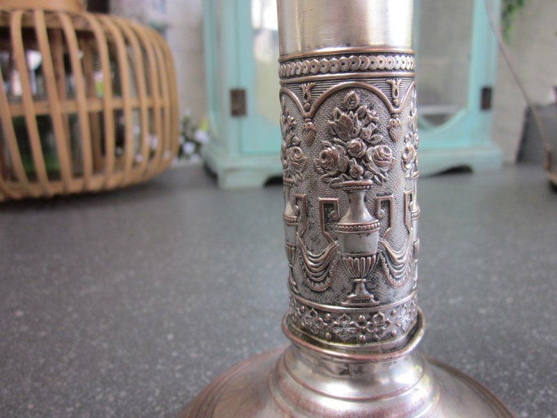 Portacandele: Antiker Kerzenhalter Kupfer mit Reliefsäule versilbert – Usato da Bischofszell venduto da raika 1