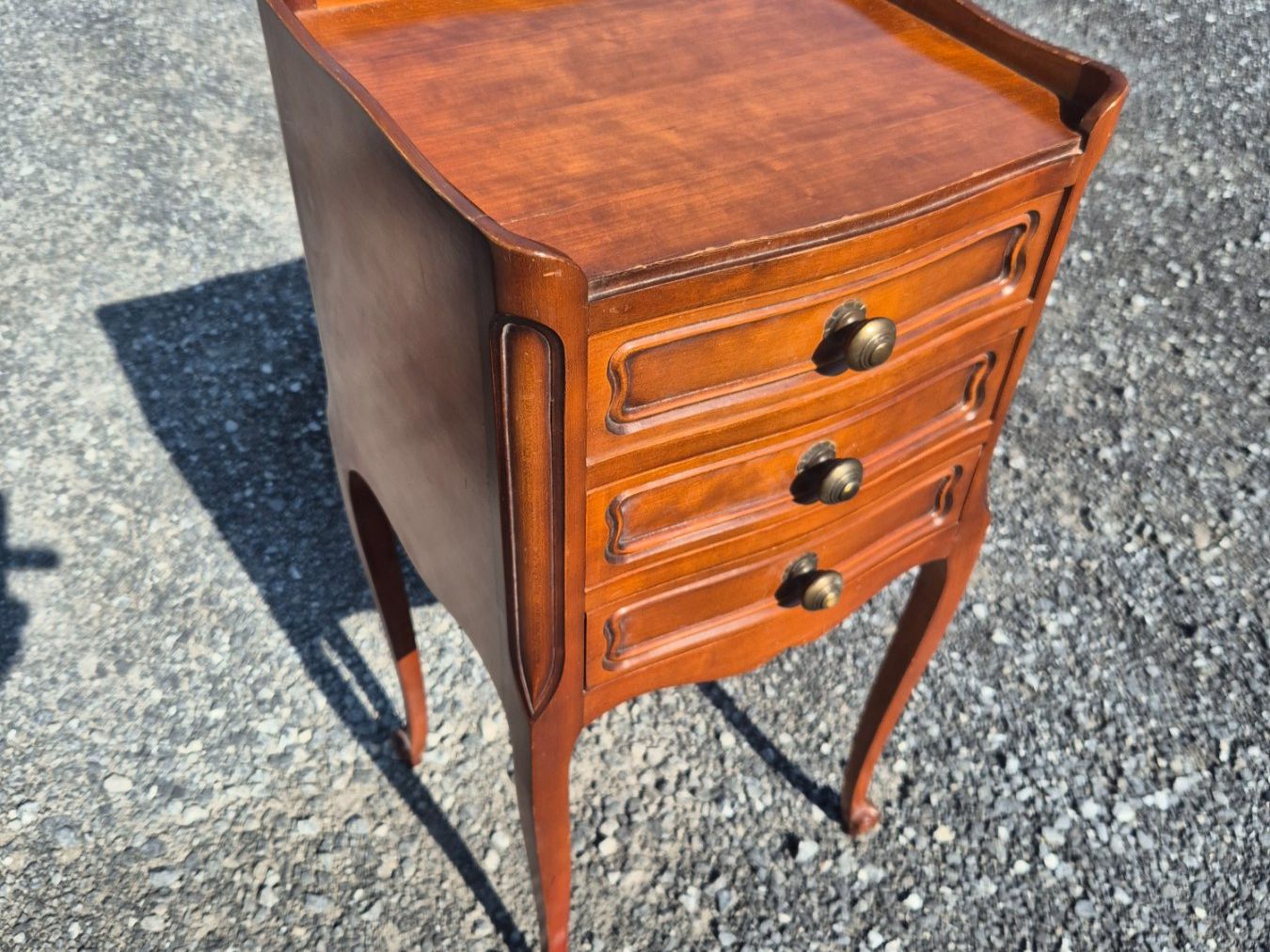 Nachttische: Table de nuit ancienne – Gebraucht aus Fully von tameab 2