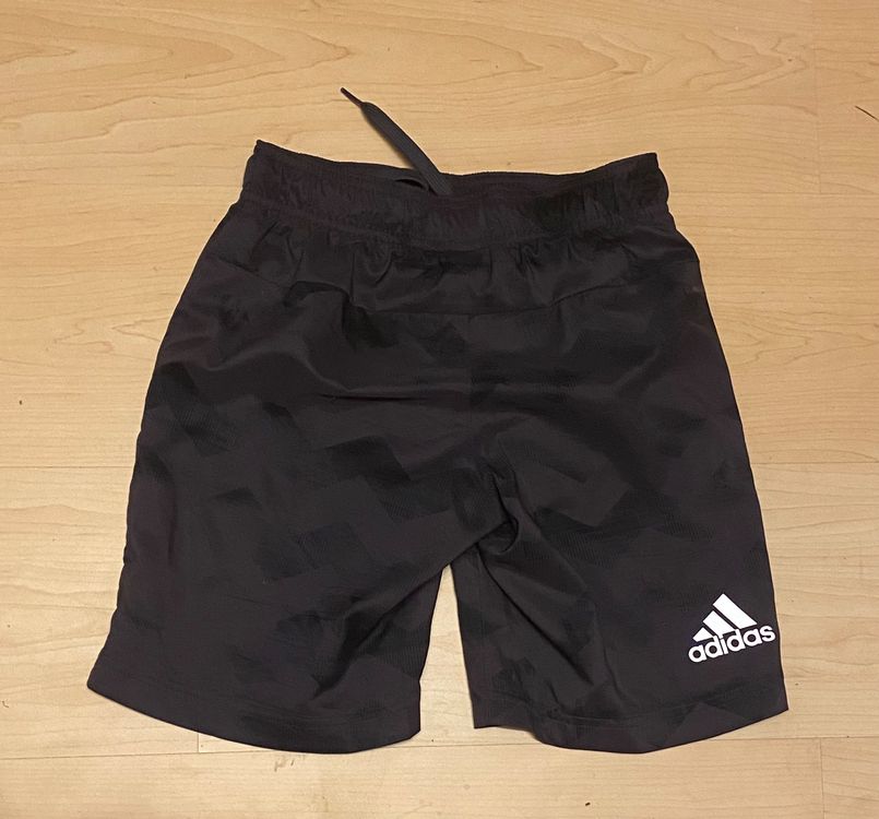 Adidas store turnhose kurz