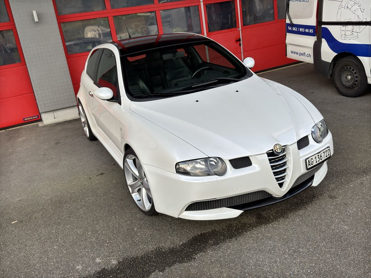 Alfa Romeo Automobili: Alfa Romeo 147 3.2 Gta – Usato da Ueken venduto da Renault52 2