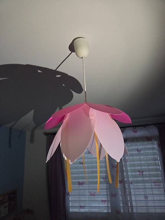 Lampade: A vendre Lampe forme fleur – Usato da Bulle venduto da mur_7mwd