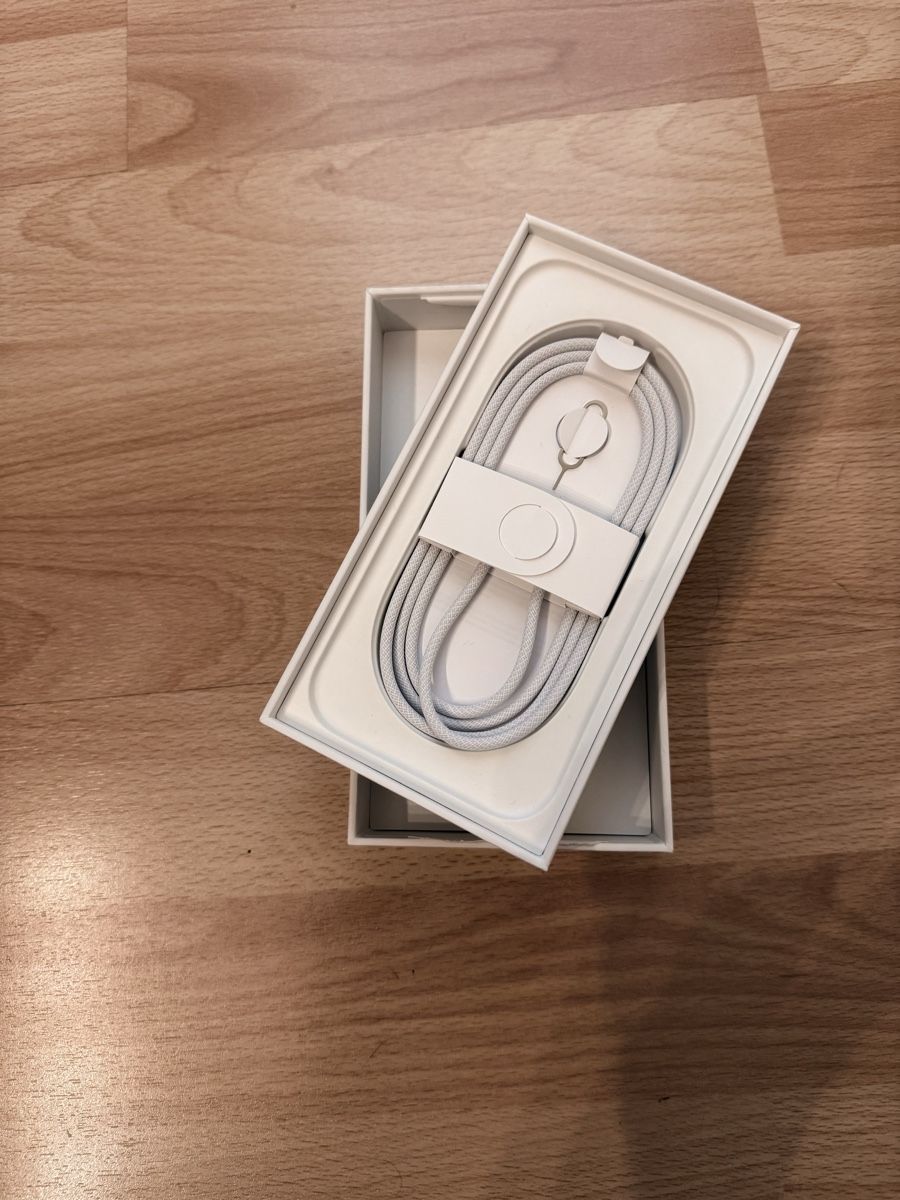 Apple Telefoni cellulari / Smartphones: Iphone 16 Pro 128GB Titane Desert – Usato da Egg b. Zürich venduto da Stence-76 2