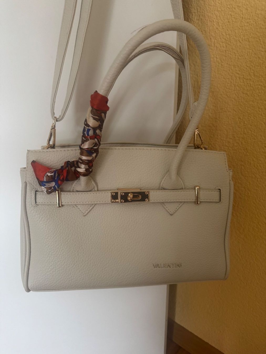 Sacs femmes: Handtasche Valentini weiss Damen – D'occasion à interlaken par zora38 2