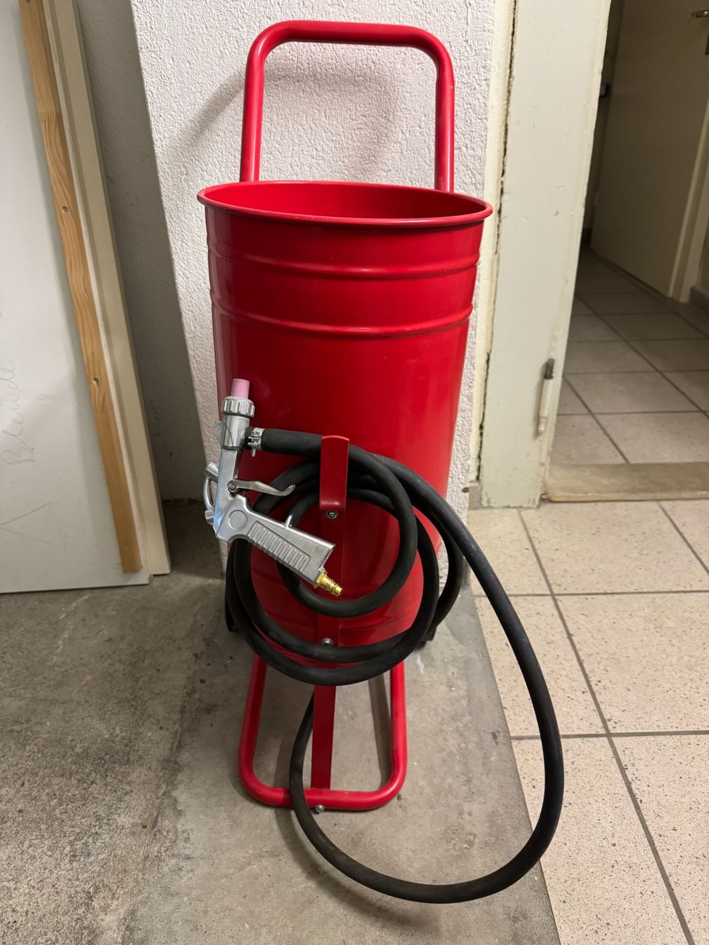 Metabo Compresseurs: Metabo Kompressor mit Sandstrahler unFarbspritzpistole – Neuf (Voir description) à Zürich par HallohierEva 6
