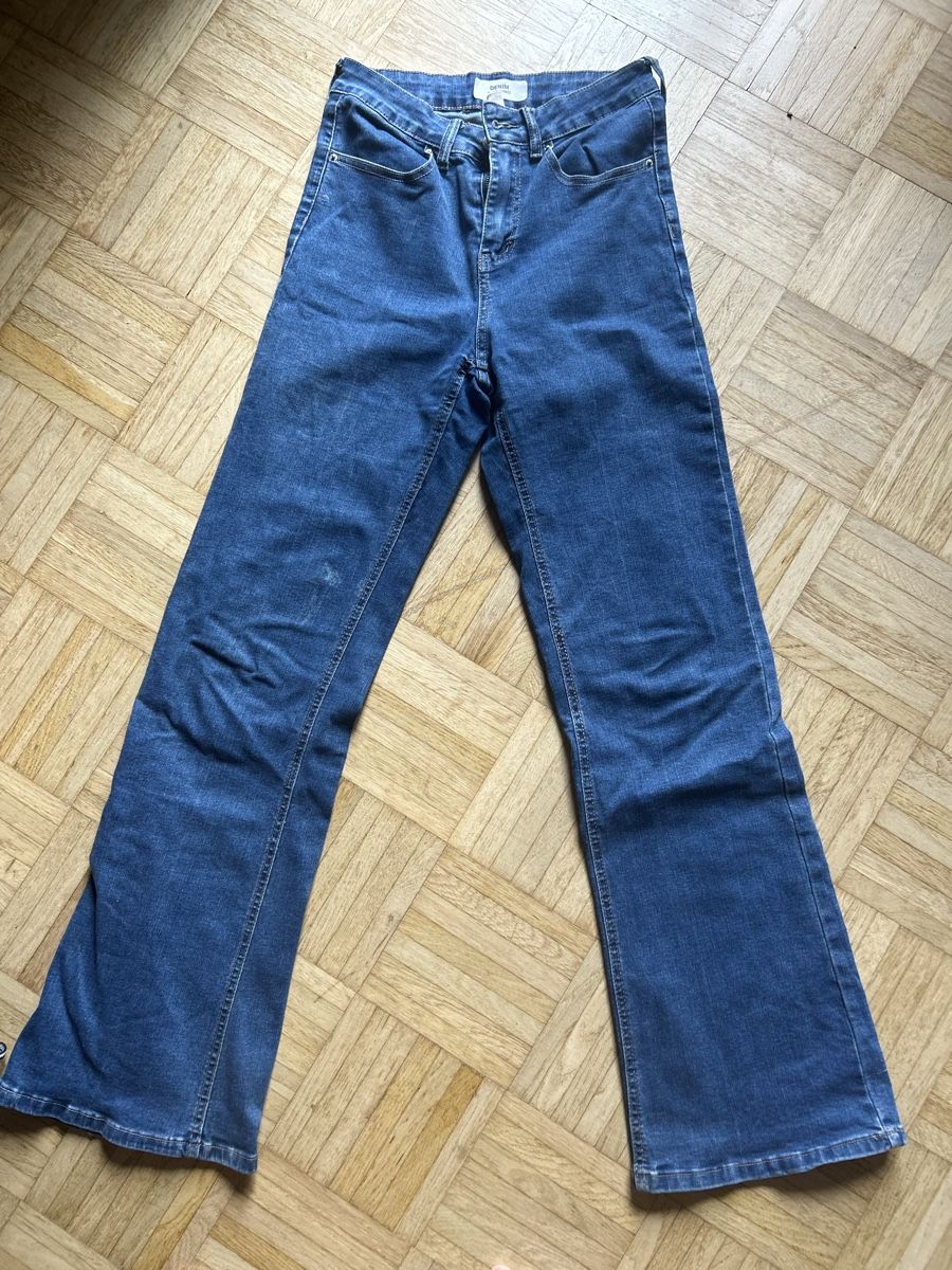Jeans: Jeans CHICORÉE Bootcut Blau Groesse 34 leichte Flecken – Usato da Zürich venduto da chi_7k5b