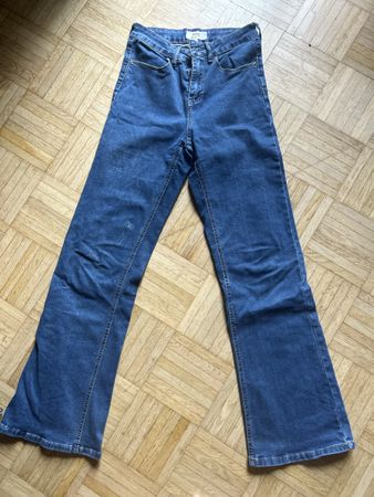 Jeans CHICORÉE Bootcut Blau Groesse 34 leichte Flecken