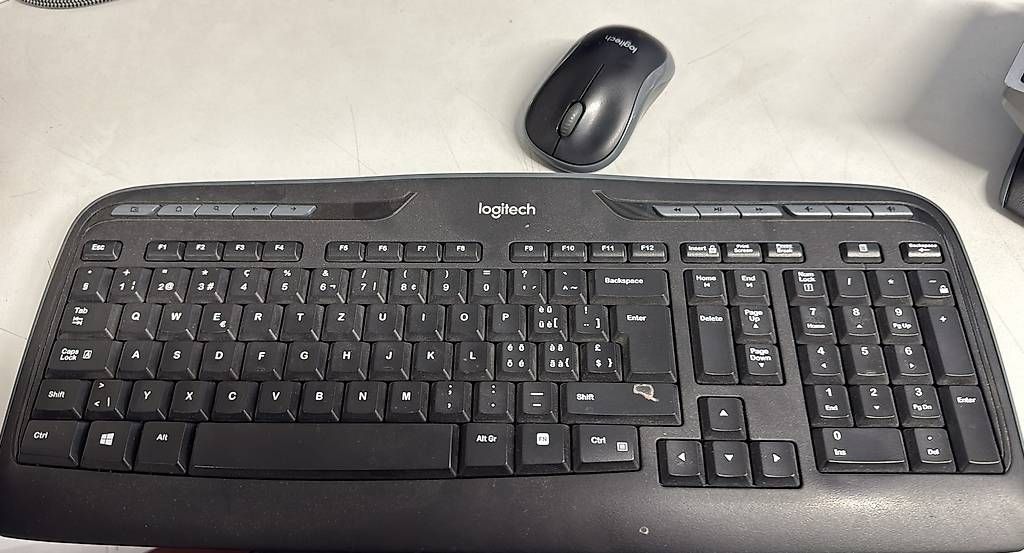 Tastiere: Logitech Tastatur und Maus mit USB Verbindung – Usato da Buchrain venduto da kristina.jxc