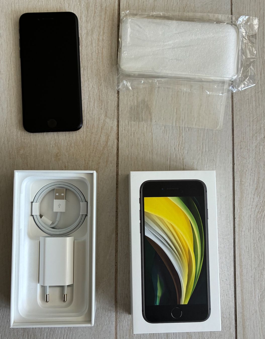 Apple Handys / Smartphones: iPhone SE (2nd generation) 64GB Black + Accessories – Gebraucht aus Bellinzona von EmanueleGalli